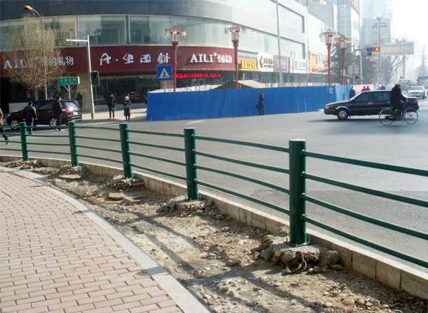 道路隔離護欄